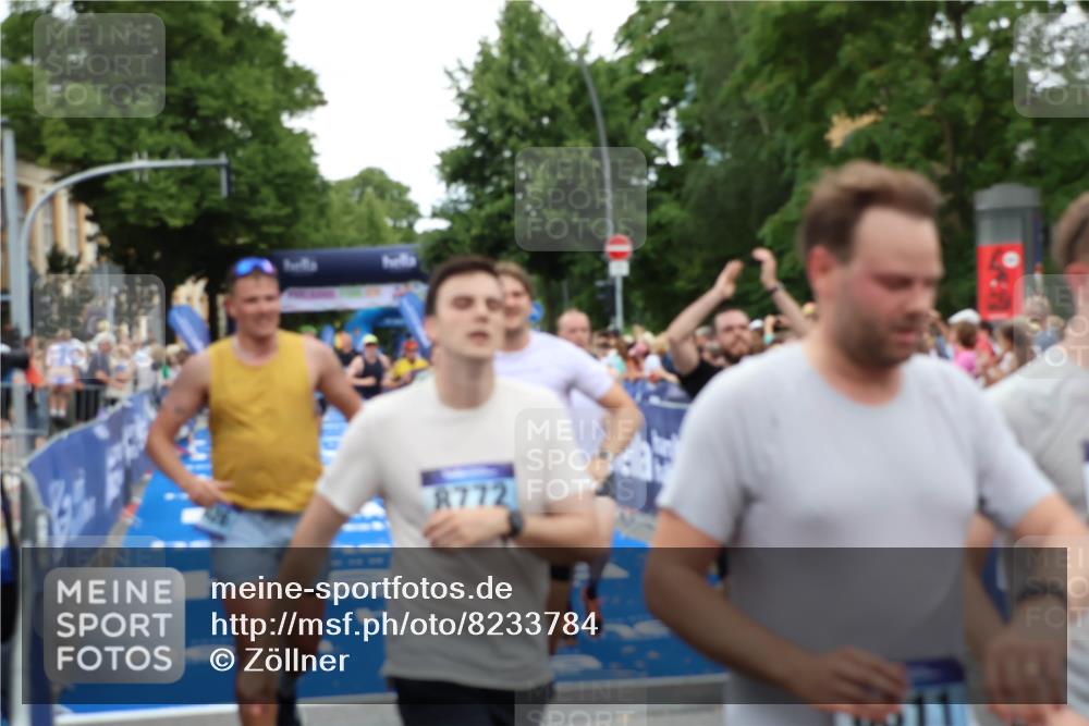 29.06.2025 - hella hamburg halbmarathon Zöllner http://msf.ph/oto/8233784 29.06.2025 10:54:32 Ziel 2474, 3426, 3794, 4635, 4868, 7129, 8798, 11009, 11797, 11799, 12321, 12362, 12607, 15146, 16327, 19067 meine-sportfotos.de