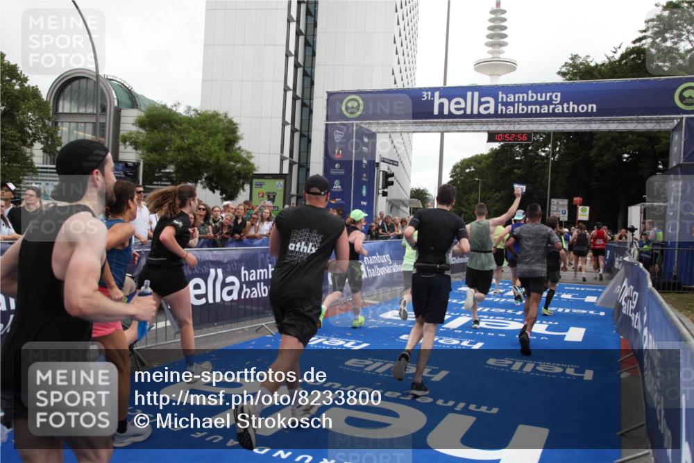 29.06.2025 - hella hamburg halbmarathon Michael Strokosch http://msf.ph/oto/8233800 29.06.2025 10:52:55 Ziel 1257, 1258, 1657, 2099, 2444, 2814, 2910, 4557, 4558, 5077, 5169, 5194, 8139, 8172, 8720, 8955, 9065, 9163, 10724, 10811, 11217, 11992, 14198, 14286, 14805, 17198, 19244 meine-sportfotos.de