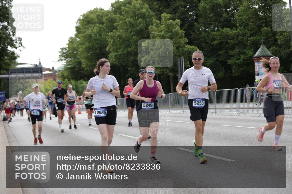 29.06.2025 - hella hamburg halbmarathon Jannik Wohlers http://msf.ph/oto/8233836 29.06.2025 10:28:25 Lombardsbrücke 1518, 1557, 1869, 3717, 4362, 4700, 4834, 5167, 5249, 5250, 6102, 8560, 9642, 9716, 10068, 14205, 15143, 15256, 15452, 15453, 16643 meine-sportfotos.de