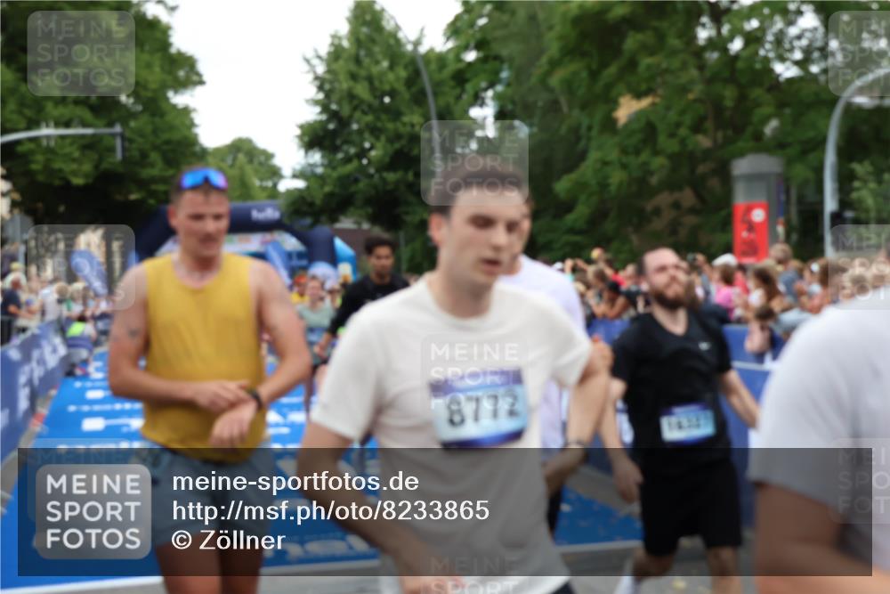 29.06.2025 - hella hamburg halbmarathon Zöllner http://msf.ph/oto/8233865 29.06.2025 10:54:33 Ziel 2474, 3426, 3794, 4868, 5259, 7129, 8798, 11009, 11797, 11799, 12321, 12607, 15146, 16327, 19067 meine-sportfotos.de