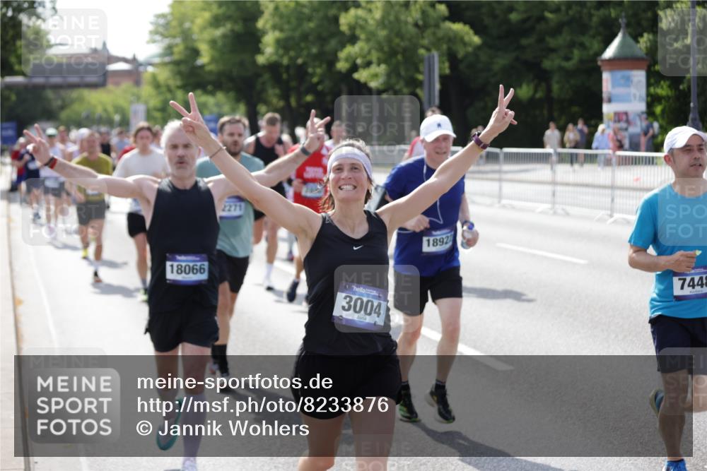 29.06.2025 - hella hamburg halbmarathon Jannik Wohlers http://msf.ph/oto/8233876 29.06.2025 09:53:13 Lombardsbrücke 2365, 2402, 2623, 2890, 2937, 3004, 3146, 3186, 3414, 4140, 4247, 4310, 5362, 5460, 5532, 5650, 5692, 6071, 6282, 6375, 6388, 6903, 7385, 7448, 7480, 9200, 9303, 9626, 9633, 9723, 9965, 11283, 12271, 13009, 13450, 13667, 14034, 14200, 14262, 14464, 14618, 14619, 14764, 15519, 15851, 16084, 16286, 16333, 16725, 16766, 17032, 17384, 17718, 17748, 17960, 18066, 18638, 18678, 18922 meine-sportfotos.de
