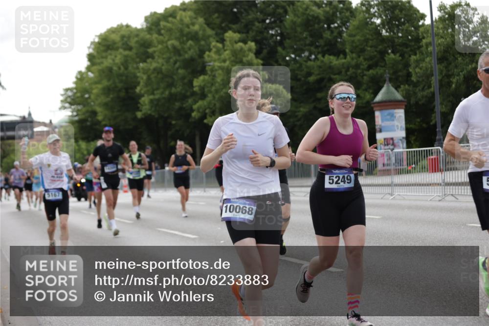 29.06.2025 - hella hamburg halbmarathon Jannik Wohlers http://msf.ph/oto/8233883 29.06.2025 10:28:26 Lombardsbrücke 1518, 1557, 1869, 3717, 4362, 4700, 4834, 5167, 5249, 5250, 6102, 9642, 10068, 14205, 15143, 15256, 15452, 15453, 16643 meine-sportfotos.de