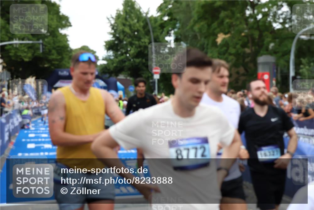 29.06.2025 - hella hamburg halbmarathon Zöllner http://msf.ph/oto/8233888 29.06.2025 10:54:33 Ziel 2474, 3426, 3794, 4868, 5259, 7129, 8798, 11009, 11797, 11799, 12321, 12607, 15146, 16327, 19067 meine-sportfotos.de