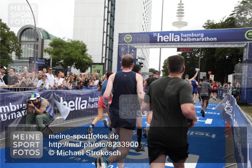 29.06.2025 - hella hamburg halbmarathon Michael Strokosch http://msf.ph/oto/8233900 29.06.2025 10:52:56 Ziel 1257, 1258, 1657, 2099, 2444, 2814, 2910, 4557, 4558, 4770, 5077, 5169, 8139, 8172, 8720, 8955, 9065, 9163, 10724, 10811, 11217, 11992, 14198, 14286, 17198 meine-sportfotos.de