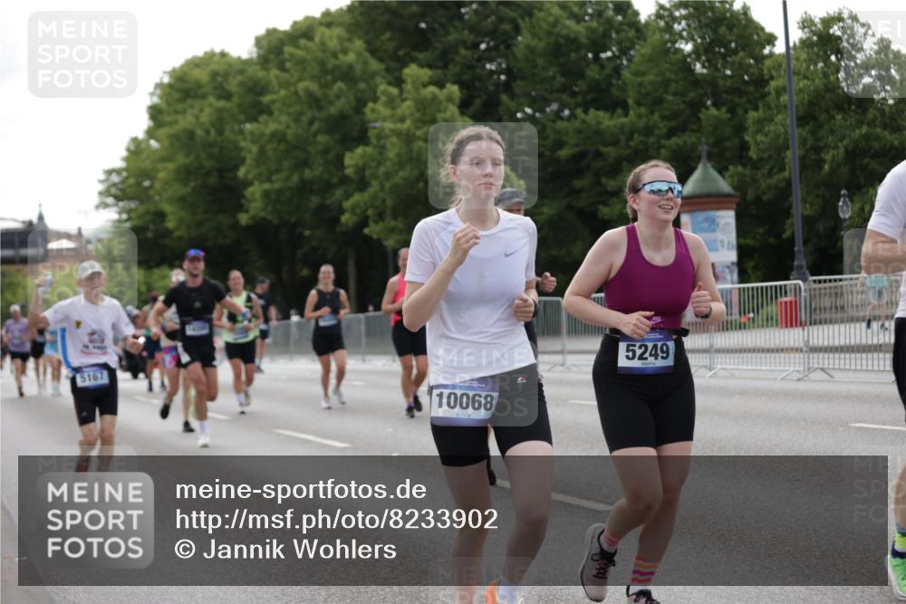 29.06.2025 - hella hamburg halbmarathon Jannik Wohlers http://msf.ph/oto/8233902 29.06.2025 10:28:26 Lombardsbrücke 1518, 1557, 1869, 3717, 4362, 4700, 4834, 5167, 5249, 5250, 6102, 9642, 10068, 14205, 15143, 15256, 15452, 15453, 16643 meine-sportfotos.de