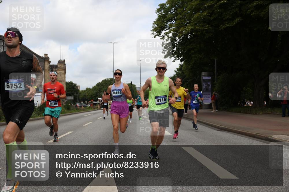 29.06.2025 - hella hamburg halbmarathon Yannick Fuchs http://msf.ph/oto/8233916 29.06.2025 10:34:23 20KM 1358, 1975, 2044, 2563, 2573, 2972, 3547, 3626, 4381, 4398, 4565, 4766, 4888, 5752, 6149, 8319, 8346, 8574, 8933, 9116, 9540, 11284, 11714, 11806, 12046, 12091, 12335, 12372, 13190, 14077, 14272, 14699, 15336, 15421, 15435, 15744, 15828, 17425, 17668, 17792, 17916, 17973, 18013, 18154, 18803 meine-sportfotos.de
