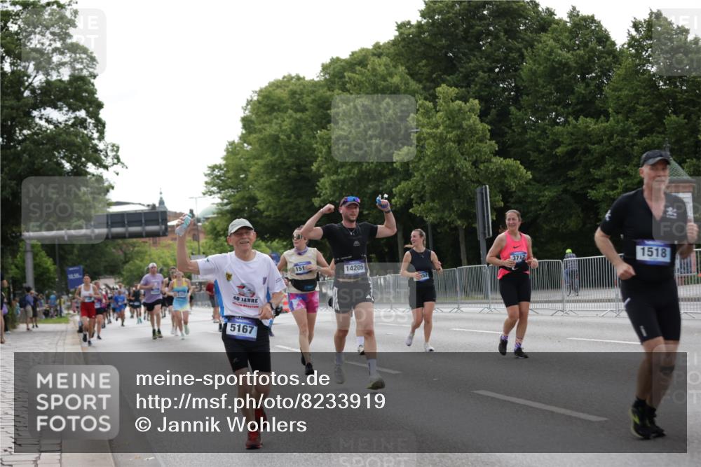 29.06.2025 - hella hamburg halbmarathon Jannik Wohlers http://msf.ph/oto/8233919 29.06.2025 10:28:27 Lombardsbrücke 1518, 1557, 1869, 3717, 4161, 4362, 4700, 4834, 5167, 5249, 5250, 6102, 10068, 12442, 14205, 15143, 15256, 15452, 15453, 16643 meine-sportfotos.de