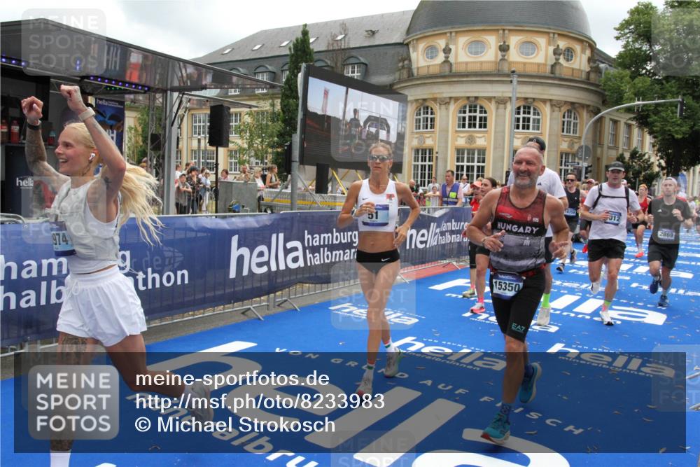 29.06.2025 - hella hamburg halbmarathon Michael Strokosch http://msf.ph/oto/8233983 29.06.2025 10:47:32 Ziel 51, 1012, 1070, 1592, 2274, 2839, 2869, 2953, 3304, 5532, 5650, 8023, 8234, 8693, 8852, 9305, 10423, 11021, 11077, 12870, 13223, 13303, 15350, 15479, 15923, 16819, 17846, 17905, 18758, 18974 meine-sportfotos.de