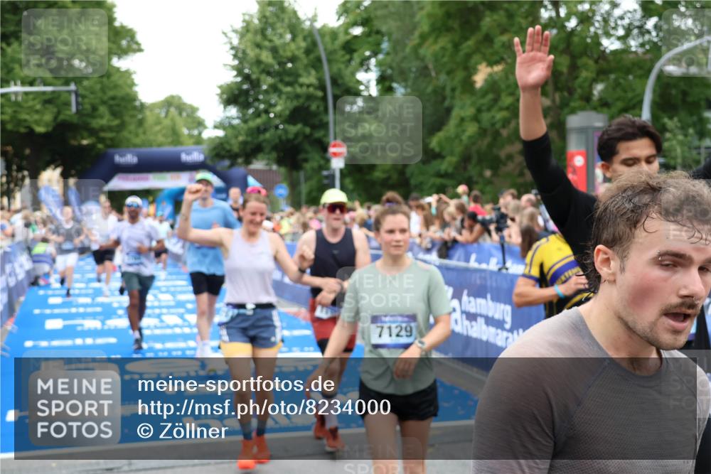 29.06.2025 - hella hamburg halbmarathon Zöllner http://msf.ph/oto/8234000 29.06.2025 10:54:36 Ziel 2474, 3794, 4868, 5259, 8798, 9012, 10040, 10368, 10376, 11797, 11799, 12607, 15146 meine-sportfotos.de