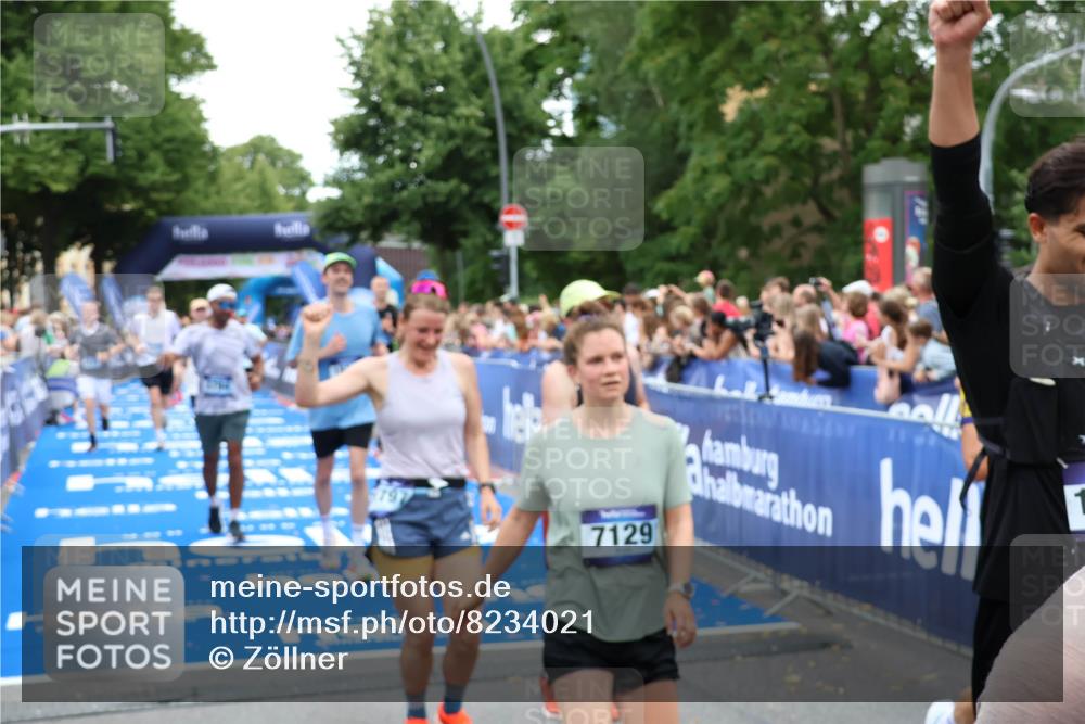 29.06.2025 - hella hamburg halbmarathon Zöllner http://msf.ph/oto/8234021 29.06.2025 10:54:37 Ziel 2474, 3794, 5259, 8798, 9012, 10040, 10368, 10376, 11797, 11799, 12607, 15146 meine-sportfotos.de