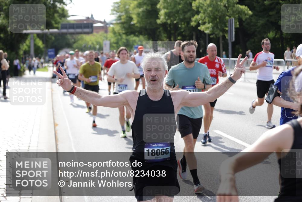 29.06.2025 - hella hamburg halbmarathon Jannik Wohlers http://msf.ph/oto/8234038 29.06.2025 09:53:14 Lombardsbrücke 2365, 2402, 2516, 2623, 2890, 2937, 3004, 3146, 3186, 3414, 4140, 4247, 4310, 5362, 5460, 5532, 5650, 5692, 6071, 6282, 6375, 6388, 6575, 6903, 7385, 7448, 7480, 9200, 9626, 9633, 9723, 9965, 11077, 11283, 12271, 13009, 13450, 13667, 14034, 14200, 14262, 14464, 14618, 14619, 14764, 15519, 15851, 16084, 16286, 16549, 16677, 16725, 16766, 17032, 17384, 17718, 17748, 17960, 18066, 18638, 18678, 18922 meine-sportfotos.de