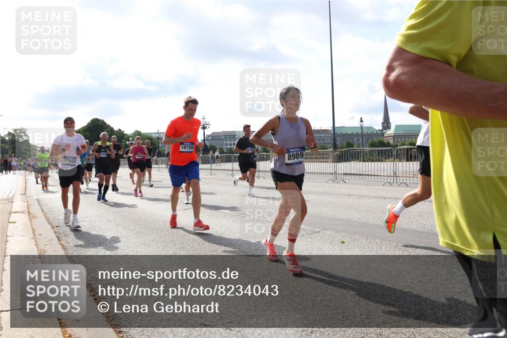 29.06.2025 - hella hamburg halbmarathon Lena Gebhardt http://msf.ph/oto/8234043 29.06.2025 09:56:11 Lombardsbrücke 1061, 1143, 1216, 1257, 1267, 1452, 1461, 1499, 1502, 1507, 1592, 1689, 2083, 2250, 2260, 2504, 2818, 2864, 2884, 2953, 3060, 3256, 3296, 3543, 3692, 3945, 4033, 4077, 4127, 4324, 4346, 4557, 4601, 5116, 5482, 5600, 5607, 5978, 6115, 6134, 6168, 6481, 6511, 6512, 6994, 7056, 7100, 7178, 7224, 7332, 7583, 7943, 8335, 8514, 8968, 8989, 8996, 9246, 9537, 10596 meine-sportfotos.de