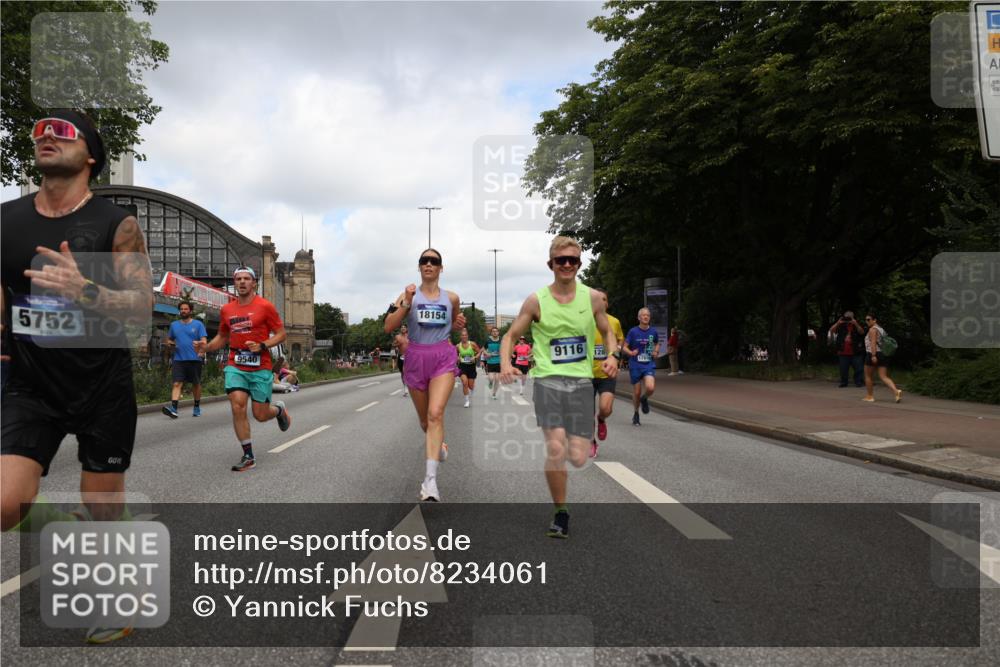 29.06.2025 - hella hamburg halbmarathon Yannick Fuchs http://msf.ph/oto/8234061 29.06.2025 10:34:23 20KM 1358, 1975, 2044, 2563, 2573, 2972, 3547, 3626, 4381, 4398, 4565, 4766, 4888, 5752, 6149, 8319, 8346, 8574, 8933, 9116, 9540, 11284, 11714, 11806, 12046, 12091, 12335, 12372, 13190, 14077, 14272, 14699, 15336, 15421, 15435, 15744, 15828, 17425, 17668, 17792, 17916, 17973, 18013, 18154, 18803 meine-sportfotos.de