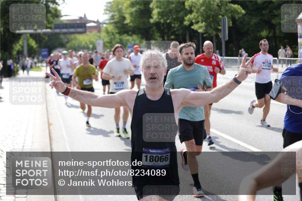 29.06.2025 - hella hamburg halbmarathon Jannik Wohlers http://msf.ph/oto/8234089 29.06.2025 09:53:14 Lombardsbrücke 2365, 2402, 2516, 2623, 2890, 2937, 3004, 3146, 3186, 3414, 4140, 4247, 4310, 5362, 5460, 5532, 5650, 5692, 6071, 6282, 6375, 6388, 6575, 6903, 7385, 7448, 7480, 9200, 9626, 9633, 9723, 9965, 11077, 11283, 12271, 13009, 13450, 13667, 14034, 14200, 14262, 14464, 14618, 14619, 14764, 15519, 15851, 16084, 16286, 16549, 16677, 16725, 16766, 17032, 17384, 17718, 17748, 17960, 18066, 18638, 18678, 18922 meine-sportfotos.de