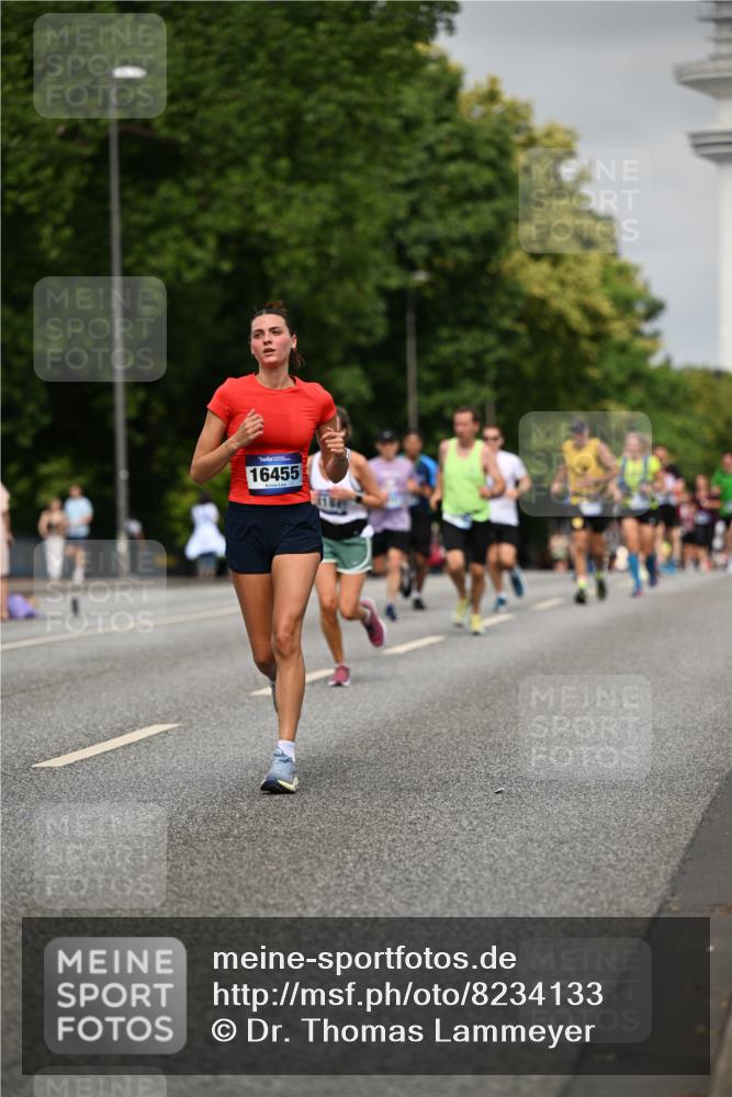 29.06.2025 - hella hamburg halbmarathon Dr. Thomas Lammeyer http://msf.ph/oto/8234133 29.06.2025 10:13:35 Kennedybrücke 5511, 7081, 7187, 7636, 9306, 9366, 9434, 9781, 10036, 10819, 10943, 11067 meine-sportfotos.de