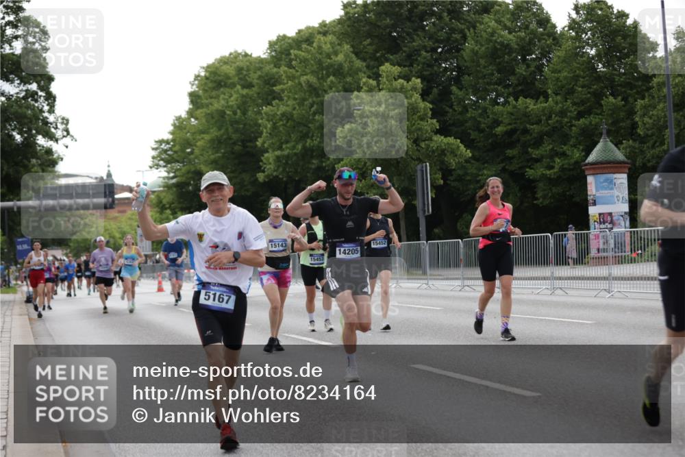 29.06.2025 - hella hamburg halbmarathon Jannik Wohlers http://msf.ph/oto/8234164 29.06.2025 10:28:28 Lombardsbrücke 1518, 1557, 1869, 3717, 4161, 4362, 4700, 4834, 4982, 5167, 5249, 5250, 6102, 7169, 10068, 12442, 14205, 15143, 15256, 15452, 15453, 16643 meine-sportfotos.de