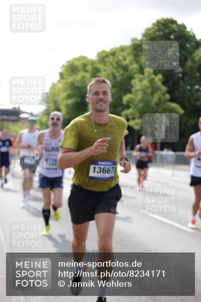 29.06.2025 - hella hamburg halbmarathon Jannik Wohlers http://msf.ph/oto/8234171 29.06.2025 09:53:17 Lombardsbrücke 2270, 2516, 2890, 2937, 3004, 3146, 3186, 3414, 4140, 4247, 4310, 4949, 5115, 5362, 5460, 5532, 5650, 6071, 6282, 6388, 6575, 6903, 7385, 7448, 7480, 9030, 9200, 9626, 9633, 9723, 9965, 11077, 12271, 13009, 13223, 13225, 13667, 14034, 14200, 14262, 14464, 14618, 14619, 14764, 15519, 15851, 16084, 16286, 16549, 16624, 16677, 16766, 17032, 17376, 17384, 17748, 17960, 18066, 18249, 18638, 18678, 18718, 18873, 18922 meine-sportfotos.de