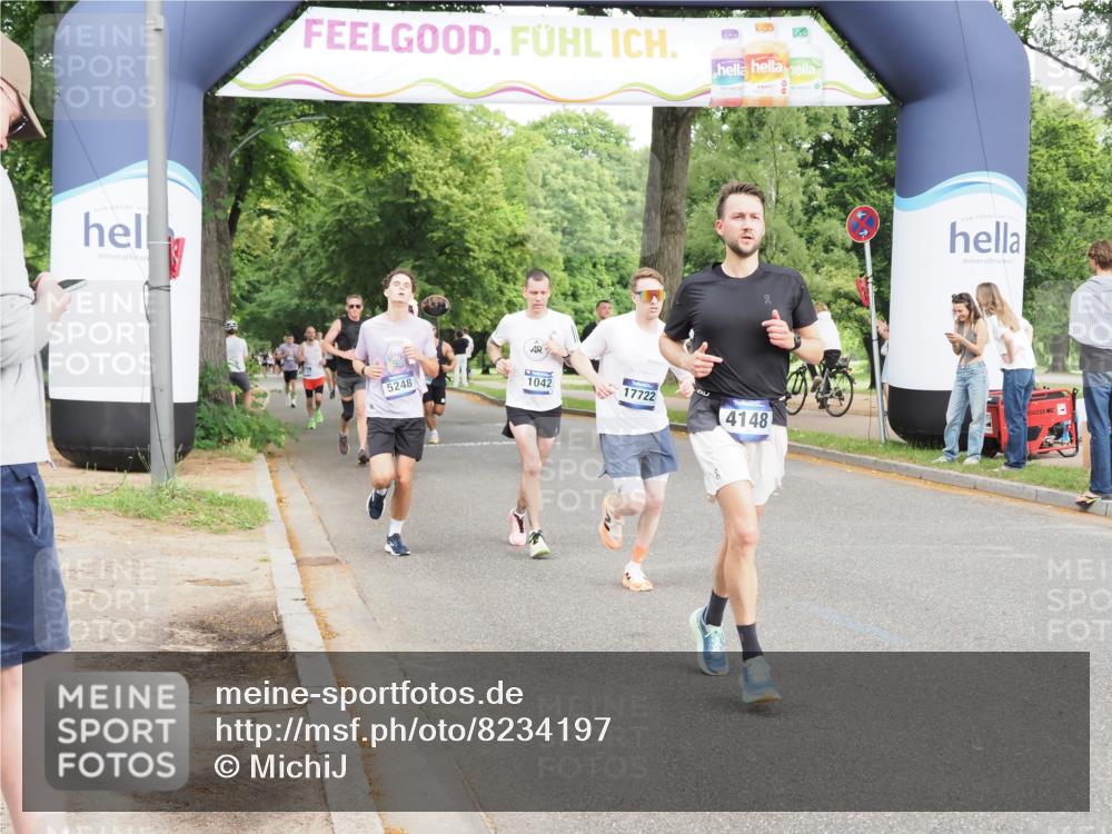 29.06.2025 - hella hamburg halbmarathon MichiJ http://msf.ph/oto/8234197 29.06.2025 10:26:52 Zwischen KM18-KM19 2262, 2296, 4148, 5248, 8002, 11423, 12900, 14274, 17722 meine-sportfotos.de