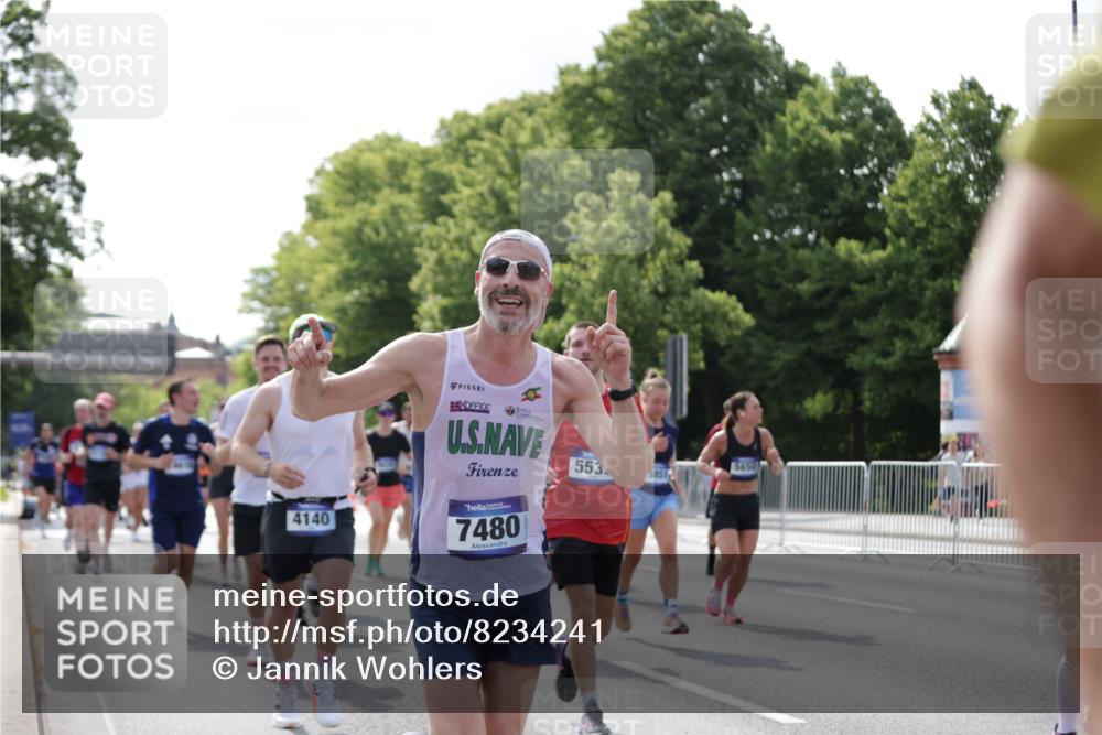 29.06.2025 - hella hamburg halbmarathon Jannik Wohlers http://msf.ph/oto/8234241 29.06.2025 09:53:18 Lombardsbrücke 2270, 2516, 2890, 2937, 3004, 3186, 3414, 4140, 4247, 4949, 5115, 5362, 5460, 5532, 5650, 6071, 6282, 6388, 6575, 6903, 7385, 7448, 7480, 8023, 9030, 9200, 9626, 9633, 9723, 9965, 10792, 11077, 12271, 13009, 13223, 13225, 13667, 14034, 14200, 14262, 14464, 14618, 14619, 14764, 15851, 16084, 16549, 16624, 16677, 16766, 17032, 17376, 17384, 17748, 17960, 18066, 18249, 18638, 18678, 18718, 18873, 18922 meine-sportfotos.de