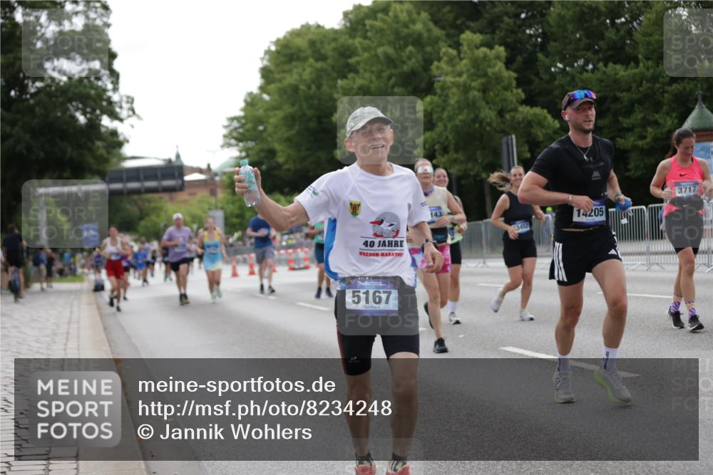 29.06.2025 - hella hamburg halbmarathon Jannik Wohlers http://msf.ph/oto/8234248 29.06.2025 10:28:29 Lombardsbrücke 1518, 1557, 1869, 3717, 4161, 4362, 4700, 4834, 4982, 5167, 5249, 5250, 7169, 10068, 12442, 14205, 15143, 15256, 15452, 15453, 16643 meine-sportfotos.de