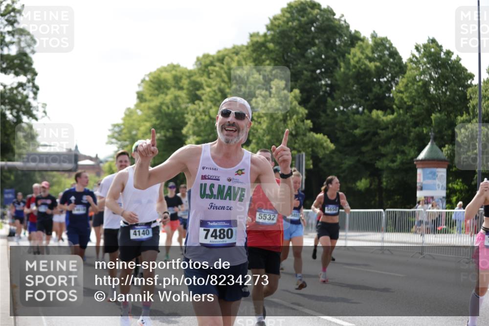 29.06.2025 - hella hamburg halbmarathon Jannik Wohlers http://msf.ph/oto/8234273 29.06.2025 09:53:18 Lombardsbrücke 2270, 2516, 2890, 2937, 3004, 3186, 3414, 4140, 4247, 4949, 5115, 5362, 5460, 5532, 5650, 6071, 6282, 6388, 6575, 6903, 7385, 7448, 7480, 8023, 9030, 9200, 9626, 9633, 9723, 9965, 10792, 11077, 12271, 13009, 13223, 13225, 13667, 14034, 14200, 14262, 14464, 14618, 14619, 14764, 15851, 16084, 16549, 16624, 16677, 16766, 17032, 17376, 17384, 17748, 17960, 18066, 18249, 18638, 18678, 18718, 18873, 18922 meine-sportfotos.de
