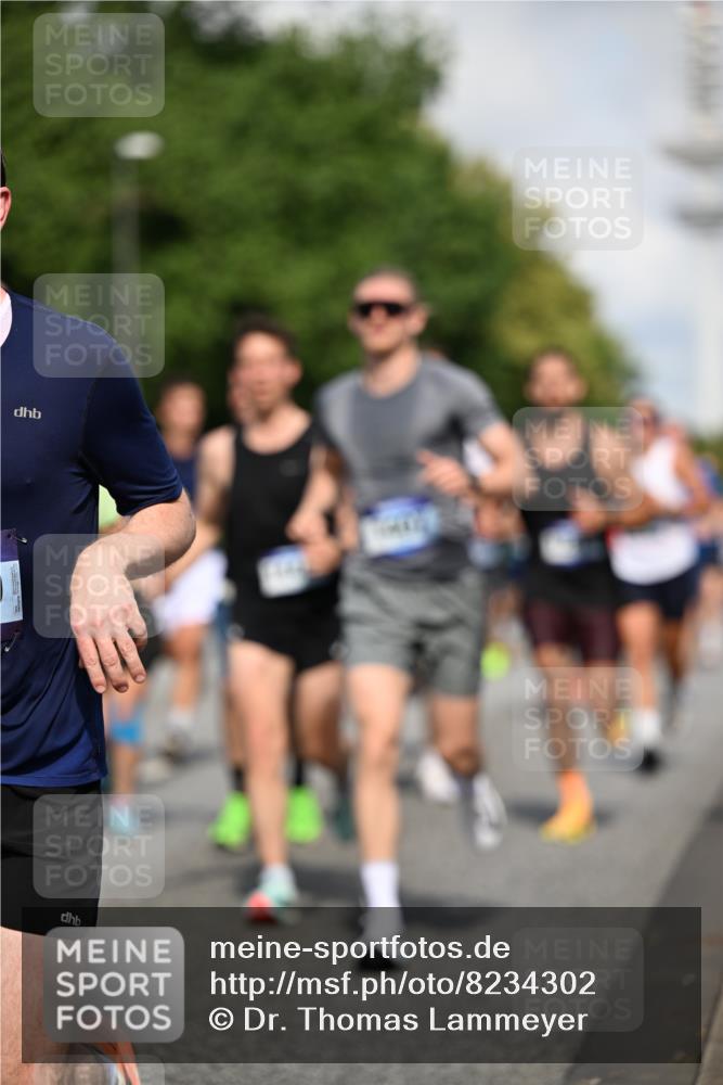 29.06.2025 - hella hamburg halbmarathon Dr. Thomas Lammeyer http://msf.ph/oto/8234302 29.06.2025 09:50:33 Kennedybrücke 1002, 1396, 1407, 1411, 1910, 1959, 2228, 2563, 2836, 2851, 3790, 3935, 4246, 4740, 5193, 6032, 6305, 6473, 6915, 7080, 7622, 7831, 7867, 7972, 8366, 9376, 9508, 10771, 11055, 11370 meine-sportfotos.de