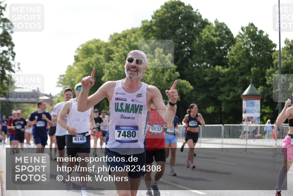 29.06.2025 - hella hamburg halbmarathon Jannik Wohlers http://msf.ph/oto/8234308 29.06.2025 09:53:18 Lombardsbrücke 2270, 2516, 2890, 2937, 3004, 3186, 3414, 4140, 4247, 4949, 5115, 5362, 5460, 5532, 5650, 6071, 6282, 6388, 6575, 6903, 7385, 7448, 7480, 8023, 9030, 9200, 9626, 9633, 9723, 9965, 10792, 11077, 12271, 13009, 13223, 13225, 13667, 14034, 14200, 14262, 14464, 14618, 14619, 14764, 15851, 16084, 16549, 16624, 16677, 16766, 17032, 17376, 17384, 17748, 17960, 18066, 18249, 18638, 18678, 18718, 18873, 18922 meine-sportfotos.de