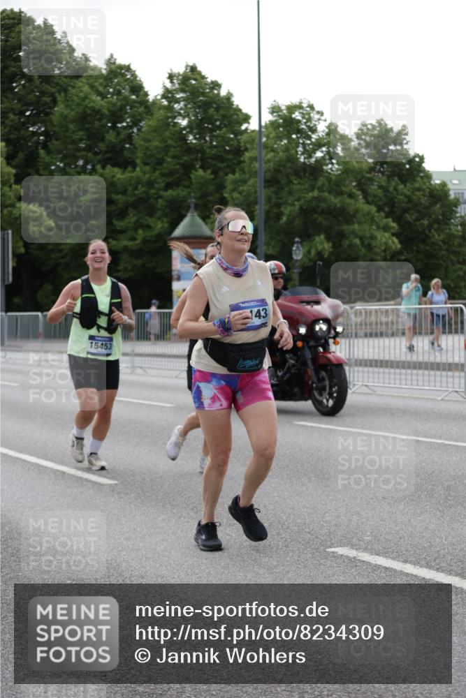 29.06.2025 - hella hamburg halbmarathon Jannik Wohlers http://msf.ph/oto/8234309 29.06.2025 10:28:31 Lombardsbrücke 1518, 1557, 1869, 3717, 4161, 4362, 4834, 4982, 5167, 5249, 5250, 7169, 10068, 12099, 12442, 14205, 15143, 15256, 15452, 15453, 16643 meine-sportfotos.de