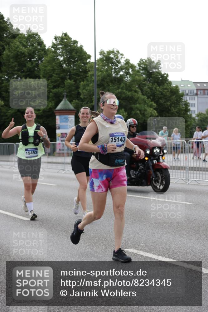 29.06.2025 - hella hamburg halbmarathon Jannik Wohlers http://msf.ph/oto/8234345 29.06.2025 10:28:31 Lombardsbrücke 1518, 1557, 1869, 3717, 4161, 4362, 4834, 4982, 5167, 5249, 5250, 7169, 10068, 12099, 12442, 14205, 15143, 15256, 15452, 15453, 16643 meine-sportfotos.de