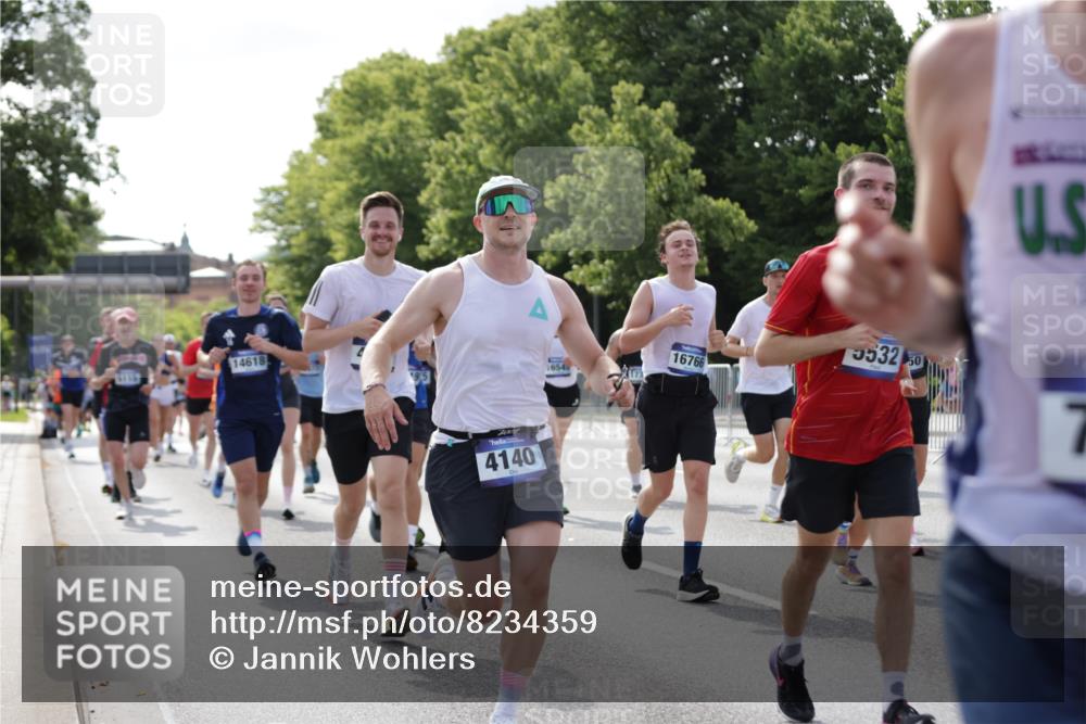 29.06.2025 - hella hamburg halbmarathon Jannik Wohlers http://msf.ph/oto/8234359 29.06.2025 09:53:19 Lombardsbrücke 2270, 2516, 2890, 2937, 3004, 3186, 3414, 4140, 4247, 4949, 5115, 5362, 5460, 5532, 5650, 6071, 6282, 6309, 6388, 6575, 6903, 7385, 7448, 7480, 8023, 9030, 9200, 9626, 9633, 9723, 9965, 10792, 11077, 12271, 13009, 13223, 13225, 13554, 13667, 14034, 14262, 14618, 14619, 14764, 15026, 15611, 15851, 16084, 16549, 16624, 16677, 16766, 17032, 17033, 17376, 17384, 17748, 17960, 18066, 18249, 18638, 18678, 18718, 18873, 18922 meine-sportfotos.de