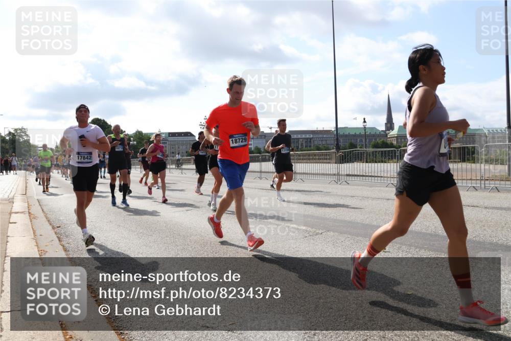 29.06.2025 - hella hamburg halbmarathon Lena Gebhardt http://msf.ph/oto/8234373 29.06.2025 09:56:11 Lombardsbrücke 1061, 1143, 1216, 1257, 1267, 1452, 1461, 1499, 1502, 1507, 1592, 1689, 2083, 2250, 2260, 2504, 2818, 2864, 2884, 2953, 3060, 3256, 3296, 3543, 3692, 3945, 4033, 4077, 4127, 4324, 4346, 4557, 4601, 5116, 5482, 5600, 5607, 5978, 6115, 6134, 6168, 6481, 6511, 6512, 6994, 7056, 7100, 7178, 7224, 7332, 7583, 7943, 8335, 8514, 8968, 8989, 8996, 9246, 9537, 10596 meine-sportfotos.de