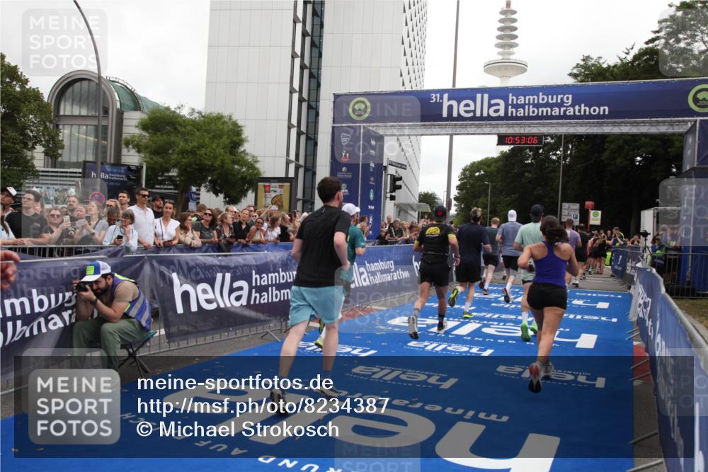29.06.2025 - hella hamburg halbmarathon Michael Strokosch http://msf.ph/oto/8234387 29.06.2025 10:53:05 Ziel 3059, 3258, 3334, 4121, 4770, 5907, 7509, 7864, 8587, 9093, 9537, 12155, 12367, 12519, 12910, 14791, 15430, 18590, 18720 meine-sportfotos.de