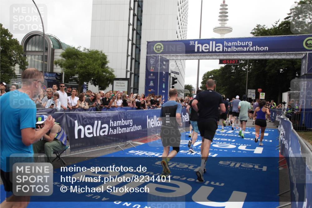 29.06.2025 - hella hamburg halbmarathon Michael Strokosch http://msf.ph/oto/8234401 29.06.2025 10:53:06 Ziel 2208, 3059, 3258, 3334, 4121, 5907, 7509, 7864, 8587, 9093, 9537, 12155, 12367, 12519, 12910, 14323, 14791, 15430, 18590, 18720, 19208 meine-sportfotos.de