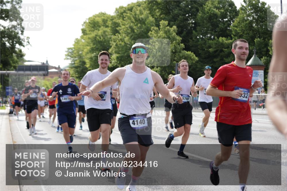 29.06.2025 - hella hamburg halbmarathon Jannik Wohlers http://msf.ph/oto/8234416 29.06.2025 09:53:19 Lombardsbrücke 2270, 2516, 2890, 2937, 3004, 3186, 3414, 4140, 4247, 4949, 5115, 5362, 5460, 5532, 5650, 6071, 6282, 6309, 6388, 6575, 6903, 7385, 7448, 7480, 8023, 9030, 9200, 9626, 9633, 9723, 9965, 10792, 11077, 12271, 13009, 13223, 13225, 13554, 13667, 14034, 14262, 14618, 14619, 14764, 15026, 15611, 15851, 16084, 16549, 16624, 16677, 16766, 17032, 17033, 17376, 17384, 17748, 17960, 18066, 18249, 18638, 18678, 18718, 18873, 18922 meine-sportfotos.de