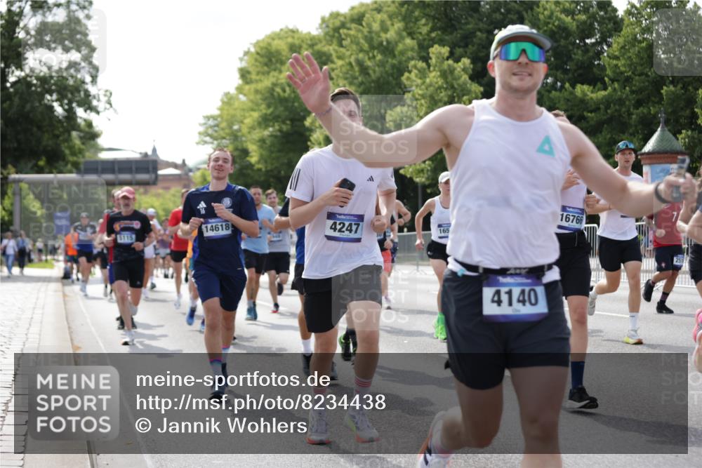 29.06.2025 - hella hamburg halbmarathon Jannik Wohlers http://msf.ph/oto/8234438 29.06.2025 09:53:19 Lombardsbrücke 2270, 2516, 2890, 2937, 3004, 3186, 3414, 4140, 4247, 4949, 5115, 5362, 5460, 5532, 5650, 6071, 6282, 6309, 6388, 6575, 6903, 7385, 7448, 7480, 8023, 9030, 9200, 9626, 9633, 9723, 9965, 10792, 11077, 12271, 13009, 13223, 13225, 13554, 13667, 14034, 14262, 14618, 14619, 14764, 15026, 15611, 15851, 16084, 16549, 16624, 16677, 16766, 17032, 17033, 17376, 17384, 17748, 17960, 18066, 18249, 18638, 18678, 18718, 18873, 18922 meine-sportfotos.de