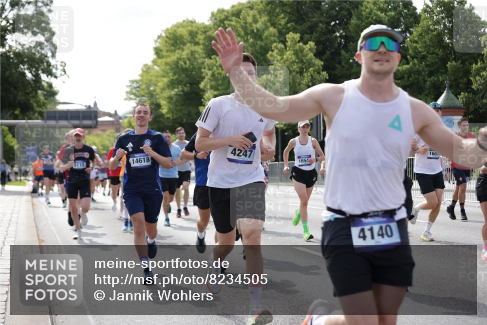 29.06.2025 - hella hamburg halbmarathon Jannik Wohlers http://msf.ph/oto/8234505 29.06.2025 09:53:19 Lombardsbrücke 2270, 2516, 2890, 2937, 3004, 3186, 3414, 4140, 4247, 4949, 5115, 5362, 5460, 5532, 5650, 6071, 6282, 6309, 6388, 6575, 6903, 7385, 7448, 7480, 8023, 9030, 9200, 9626, 9633, 9723, 9965, 10792, 11077, 12271, 13009, 13223, 13225, 13554, 13667, 14034, 14262, 14618, 14619, 14764, 15026, 15611, 15851, 16084, 16549, 16624, 16677, 16766, 17032, 17033, 17376, 17384, 17748, 17960, 18066, 18249, 18638, 18678, 18718, 18873, 18922 meine-sportfotos.de