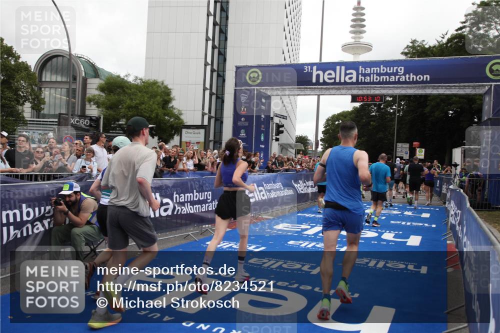 29.06.2025 - hella hamburg halbmarathon Michael Strokosch http://msf.ph/oto/8234521 29.06.2025 10:53:09 Ziel 2208, 3059, 3258, 3334, 4121, 7509, 7864, 8587, 9093, 9537, 12155, 12367, 12910, 14323, 18590, 19208 meine-sportfotos.de