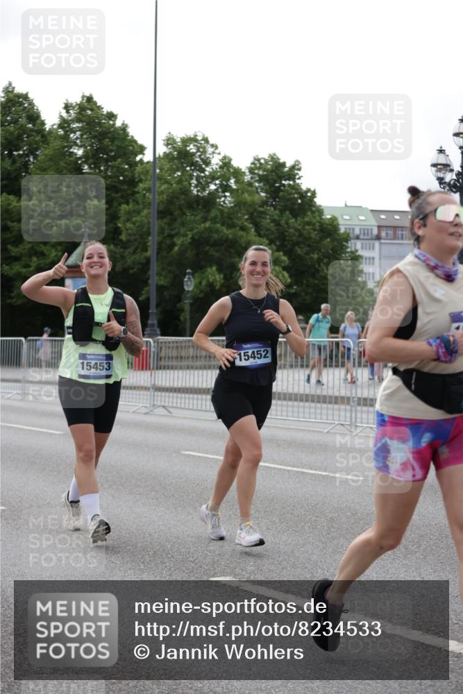 29.06.2025 - hella hamburg halbmarathon Jannik Wohlers http://msf.ph/oto/8234533 29.06.2025 10:28:32 Lombardsbrücke 1518, 1557, 1869, 3717, 4161, 4362, 4834, 4982, 5167, 5249, 5250, 7169, 10068, 12099, 12442, 14205, 15143, 15452, 15453 meine-sportfotos.de