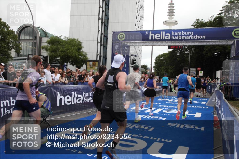 29.06.2025 - hella hamburg halbmarathon Michael Strokosch http://msf.ph/oto/8234554 29.06.2025 10:53:10 Ziel 2111, 2208, 3059, 3258, 3334, 4121, 7864, 8587, 9093, 9537, 12155, 12910, 14323, 19208 meine-sportfotos.de