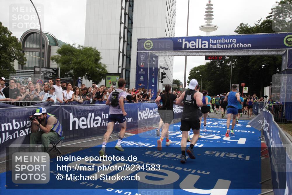 29.06.2025 - hella hamburg halbmarathon Michael Strokosch http://msf.ph/oto/8234583 29.06.2025 10:53:10 Ziel 2111, 2208, 3059, 3258, 3334, 4121, 7864, 8587, 9093, 9537, 12155, 12910, 14323, 19208 meine-sportfotos.de