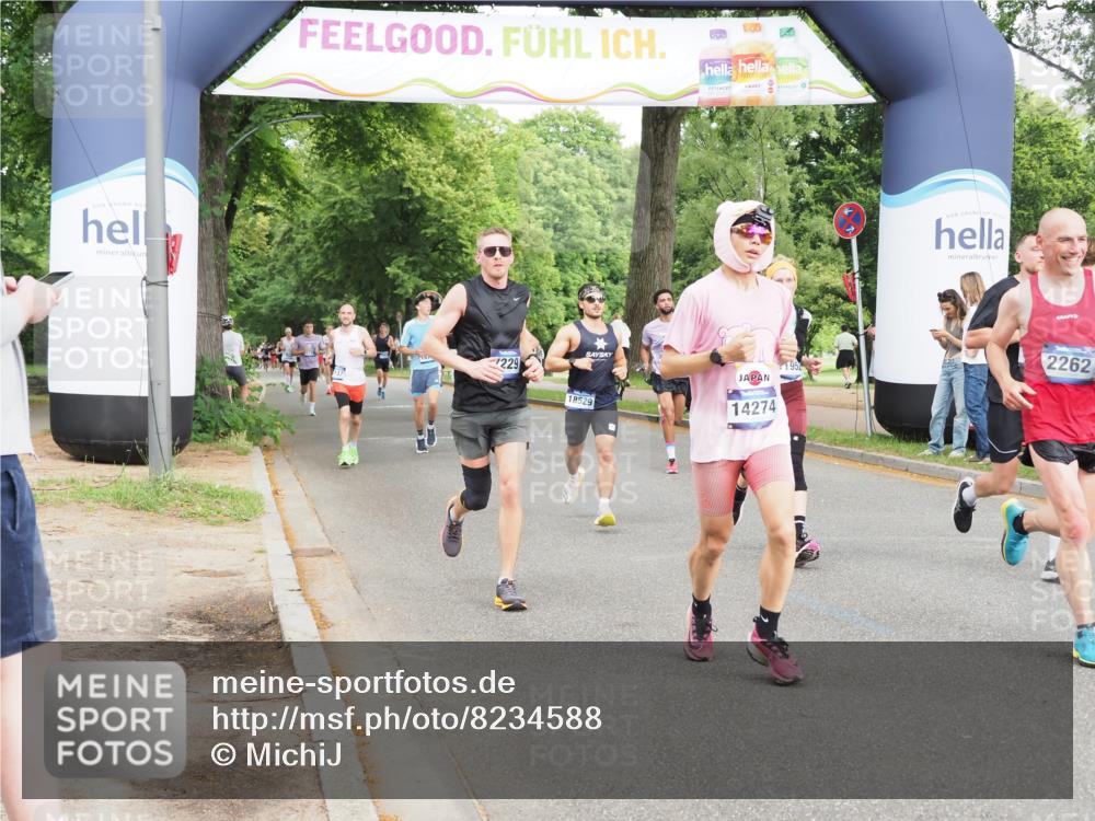 29.06.2025 - hella hamburg halbmarathon MichiJ http://msf.ph/oto/8234588 29.06.2025 10:26:55 Zwischen KM18-KM19 1042, 2262, 2296, 4148, 5248, 7229, 8002, 11952, 14274, 15888, 17722 meine-sportfotos.de