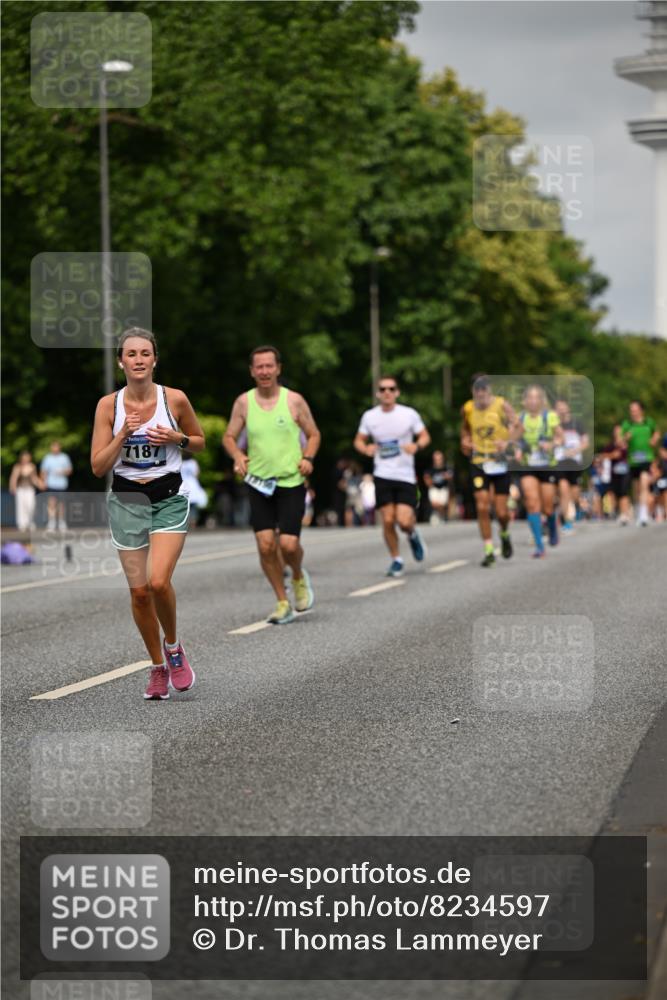 29.06.2025 - hella hamburg halbmarathon Dr. Thomas Lammeyer http://msf.ph/oto/8234597 29.06.2025 10:13:37 Kennedybrücke 3921, 5511, 7081, 7187, 7333, 7636, 9306, 9366, 9434, 9674, 9781, 10036, 10819, 10943, 11067 meine-sportfotos.de