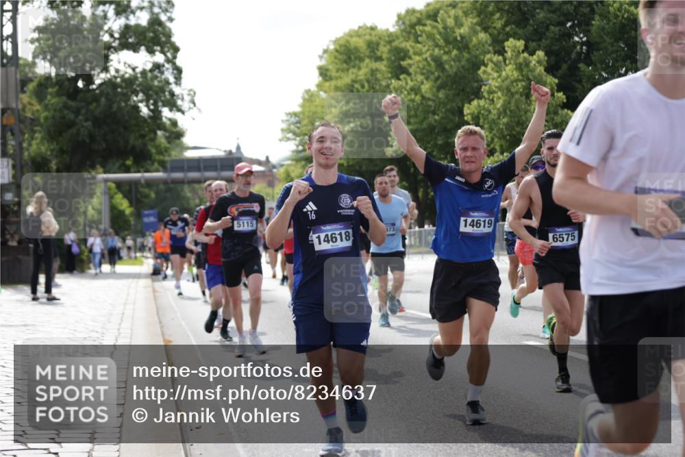 29.06.2025 - hella hamburg halbmarathon Jannik Wohlers http://msf.ph/oto/8234637 29.06.2025 09:53:20 Lombardsbrücke 2270, 2516, 2823, 2890, 2937, 3004, 3186, 3414, 4140, 4247, 4949, 5115, 5362, 5532, 5650, 6071, 6309, 6388, 6575, 6903, 7385, 7448, 7480, 8023, 8269, 9030, 9626, 9633, 9723, 9965, 10792, 11077, 12271, 13009, 13223, 13225, 13554, 13667, 14262, 14618, 14619, 14764, 15026, 15611, 15851, 16084, 16475, 16549, 16624, 16677, 16766, 17032, 17033, 17376, 17384, 17748, 17960, 18066, 18249, 18638, 18678, 18718, 18790, 18873, 18922 meine-sportfotos.de