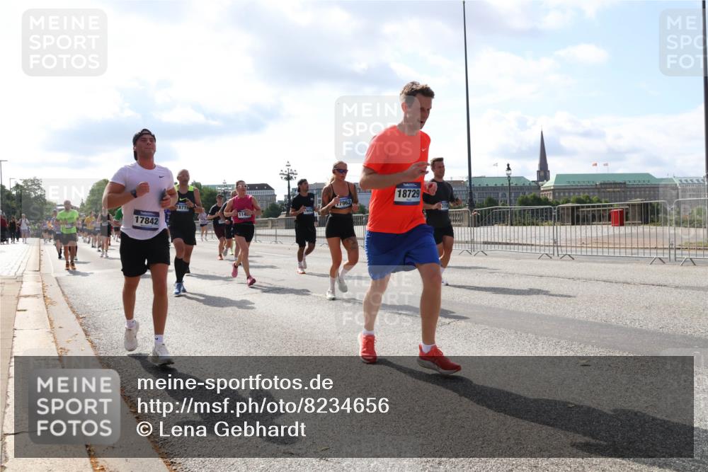 29.06.2025 - hella hamburg halbmarathon Lena Gebhardt http://msf.ph/oto/8234656 29.06.2025 09:56:12 Lombardsbrücke 1061, 1143, 1216, 1257, 1267, 1452, 1461, 1499, 1502, 1507, 1592, 1689, 2083, 2250, 2260, 2504, 2818, 2864, 2884, 2953, 3060, 3256, 3296, 3543, 3692, 3945, 4033, 4077, 4127, 4324, 4346, 4557, 4601, 5116, 5482, 5600, 5607, 5978, 6115, 6134, 6168, 6481, 6511, 6512, 6994, 7056, 7100, 7178, 7224, 7332, 7583, 7943, 8335, 8514, 8968, 8989, 8996, 9246, 9537, 10596 meine-sportfotos.de