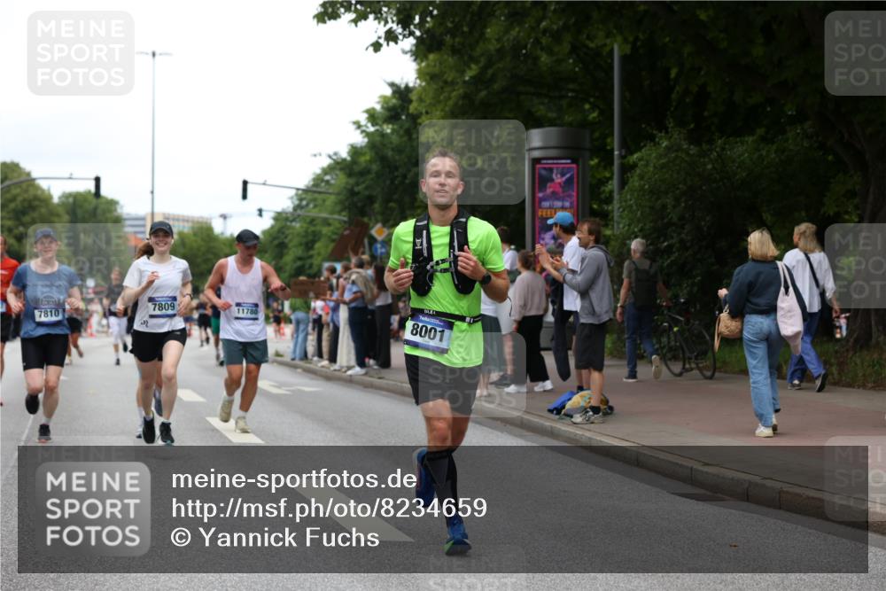 29.06.2025 - hella hamburg halbmarathon Yannick Fuchs http://msf.ph/oto/8234659 29.06.2025 11:04:45 20KM 2819, 3176, 3225, 3756, 4001, 4583, 6217, 6664, 7809, 7810, 7881, 8001, 8727, 8854, 9492, 9674, 10297, 10428, 10775, 11582, 11780, 12658, 12928, 12929, 13475, 13610, 13835, 14785, 15772, 16323, 16437, 16776, 18218, 18493 meine-sportfotos.de