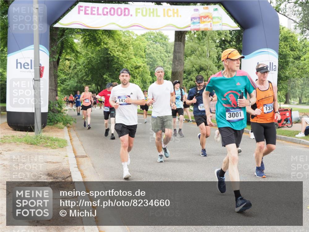 29.06.2025 - hella hamburg halbmarathon MichiJ http://msf.ph/oto/8234660 29.06.2025 10:49:54 Zwischen KM18-KM19 1254, 1334, 1573, 1722, 1881, 3001, 3921, 4370, 4665, 5384, 5734, 8822, 9718, 10214, 10705, 12004, 13528, 14135, 15252, 16808, 17757, 18717 meine-sportfotos.de