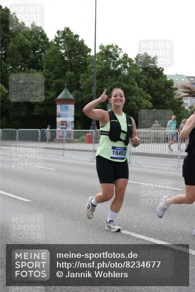 29.06.2025 - hella hamburg halbmarathon Jannik Wohlers http://msf.ph/oto/8234677 29.06.2025 10:28:32 Lombardsbrücke 1518, 1557, 1869, 3717, 4161, 4362, 4834, 4982, 5167, 5249, 5250, 7169, 10068, 12099, 12442, 14205, 15143, 15452, 15453 meine-sportfotos.de