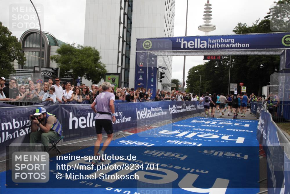 29.06.2025 - hella hamburg halbmarathon Michael Strokosch http://msf.ph/oto/8234701 29.06.2025 10:53:14 Ziel 2111, 2208, 3059, 4121, 7383, 7864, 8273, 8361, 9537, 14323, 16929, 16986, 19208 meine-sportfotos.de