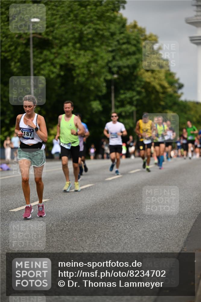 29.06.2025 - hella hamburg halbmarathon Dr. Thomas Lammeyer http://msf.ph/oto/8234702 29.06.2025 10:13:38 Kennedybrücke 1838, 3921, 5511, 7187, 7333, 7636, 9306, 9366, 9434, 9674, 9781, 10036, 10819, 10943, 11067 meine-sportfotos.de