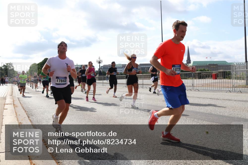 29.06.2025 - hella hamburg halbmarathon Lena Gebhardt http://msf.ph/oto/8234734 29.06.2025 09:56:12 Lombardsbrücke 1061, 1143, 1216, 1257, 1267, 1452, 1461, 1499, 1502, 1507, 1592, 1689, 2083, 2250, 2260, 2504, 2818, 2864, 2884, 2953, 3060, 3256, 3296, 3543, 3692, 3945, 4033, 4077, 4127, 4324, 4346, 4557, 4601, 5116, 5482, 5600, 5607, 5978, 6115, 6134, 6168, 6481, 6511, 6512, 6994, 7056, 7100, 7178, 7224, 7332, 7583, 7943, 8335, 8514, 8968, 8989, 8996, 9246, 9537, 10596 meine-sportfotos.de